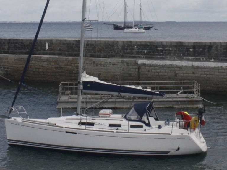 Sailboat rental in La Trinité-sur-Mer - Dufour Dufour 325 Grand Large