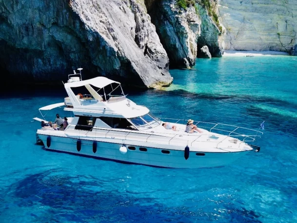 Bareboat Rental Luxury Yacht Princess, UK with a boat licence