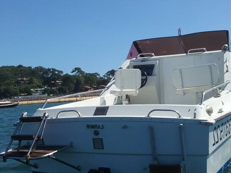 Jouet Clarige charter bareboat or captained in  Lège-Cap-Ferret