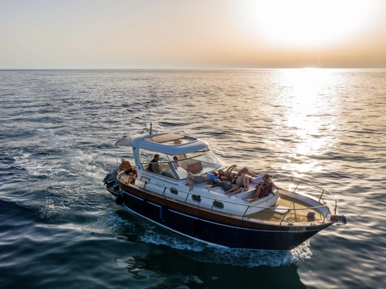 Motorboat for rent Sorrento at the best price