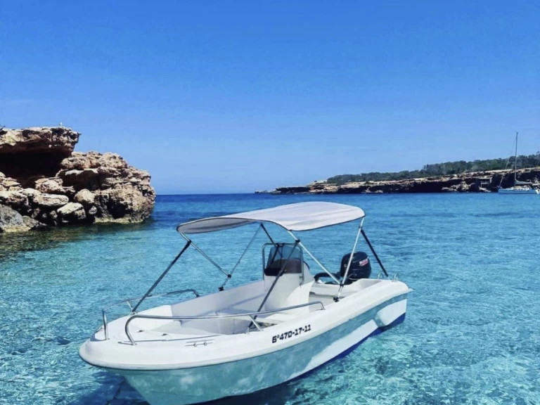 Bareboat Rental Motorboat Astec with a boat licence