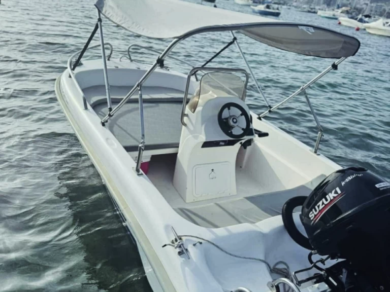 Motorboat for rent Sant Andreu de Llavaneres at the best price