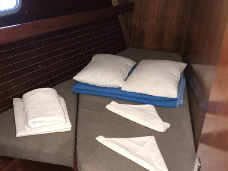 Rent a Elan Elan 45 Vlycho