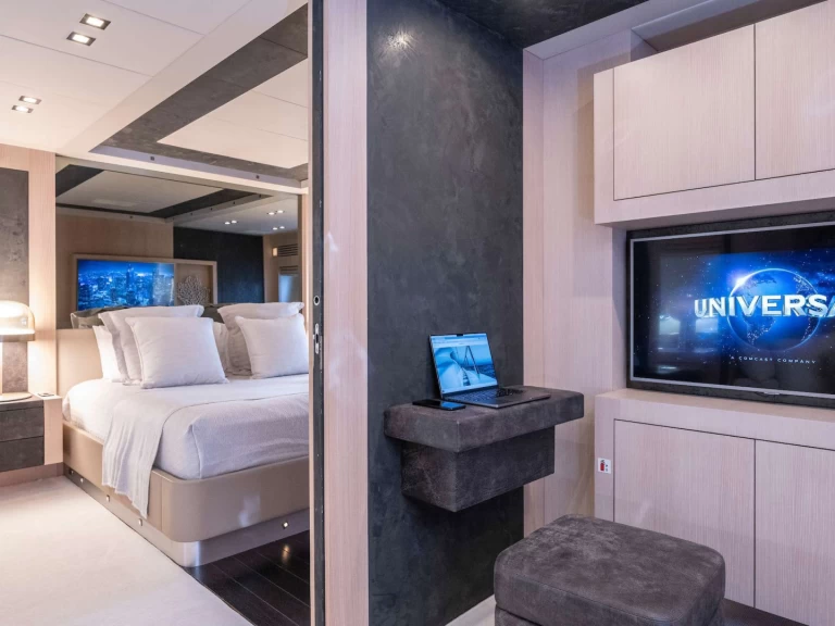 Rent a Mangusta TOTAL Nassau