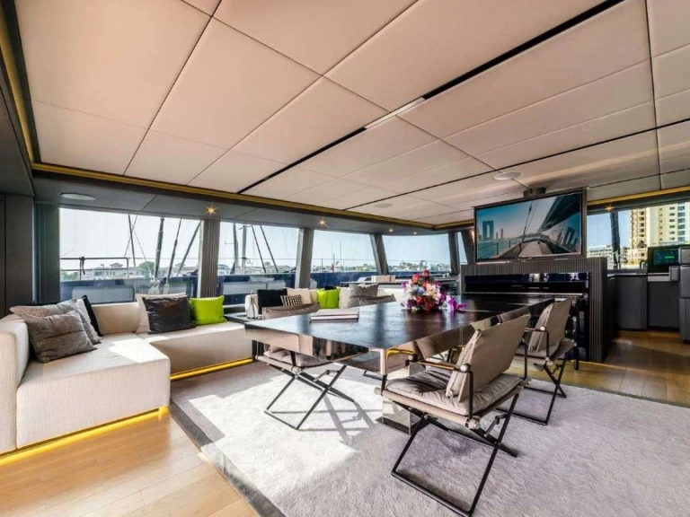 Bareboat Rental Luxury Yacht Sunreef with a boat licence