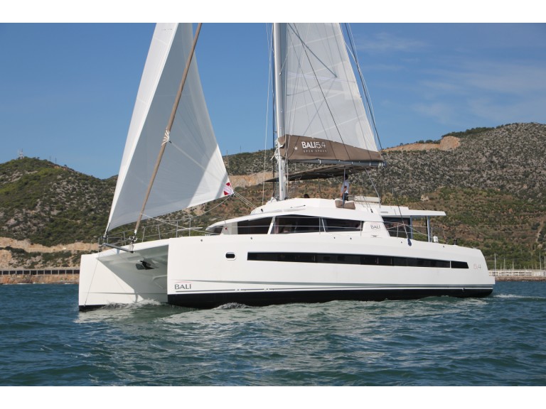 Bali Bali 5.4 charter bareboat or captained in  Sitges