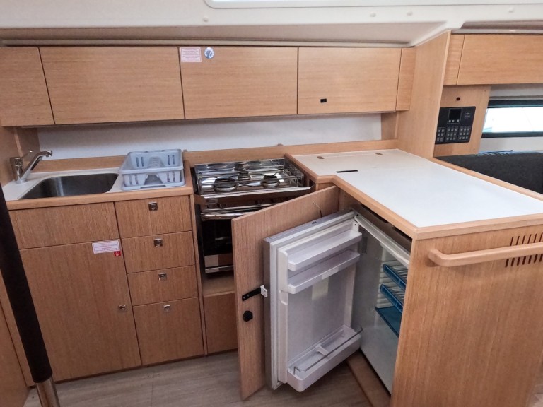 Sailboat for rent Izola at the best price