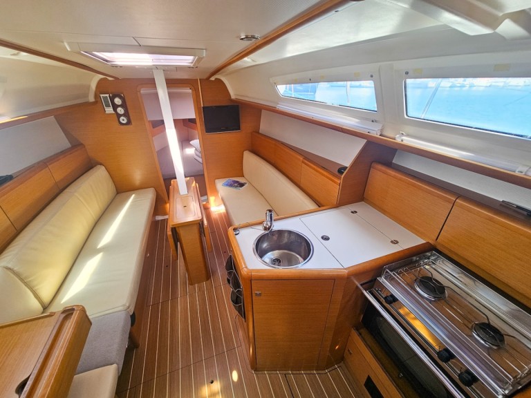 Sailboat rental in Izola - Jeanneau Sun Odyssey 33i