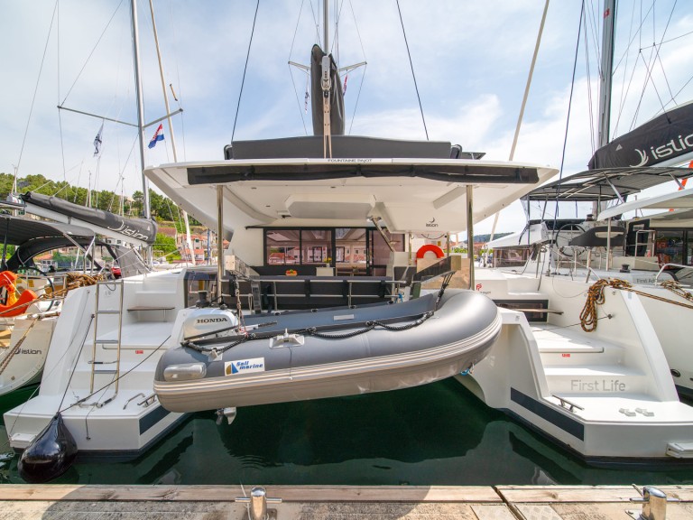 Catamaran rental in Skradin - Fountaine Pajot Tanna 47