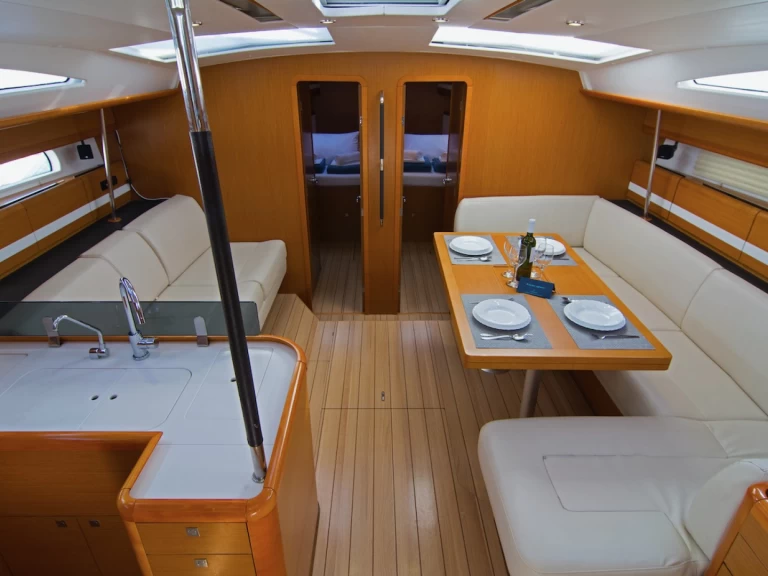 Rent a Jeanneau Jeanneau 53 Komolac