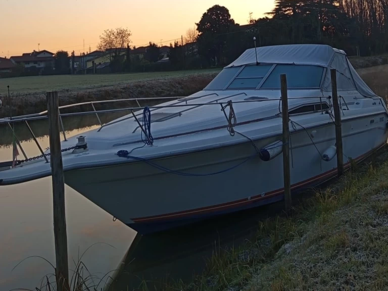 Luxury Yacht rental with or without captain Sea Ray Venice