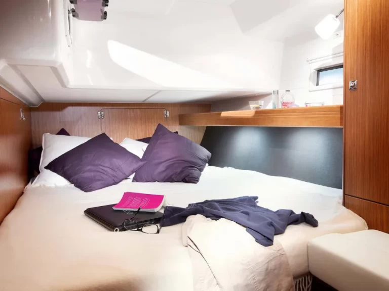 Sailboat rental in Nikiána - Bavaria Bavaria 46 Cruiser