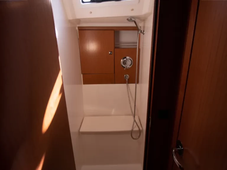 Bareboat Rental Sailboat Bavaria with a boat licence