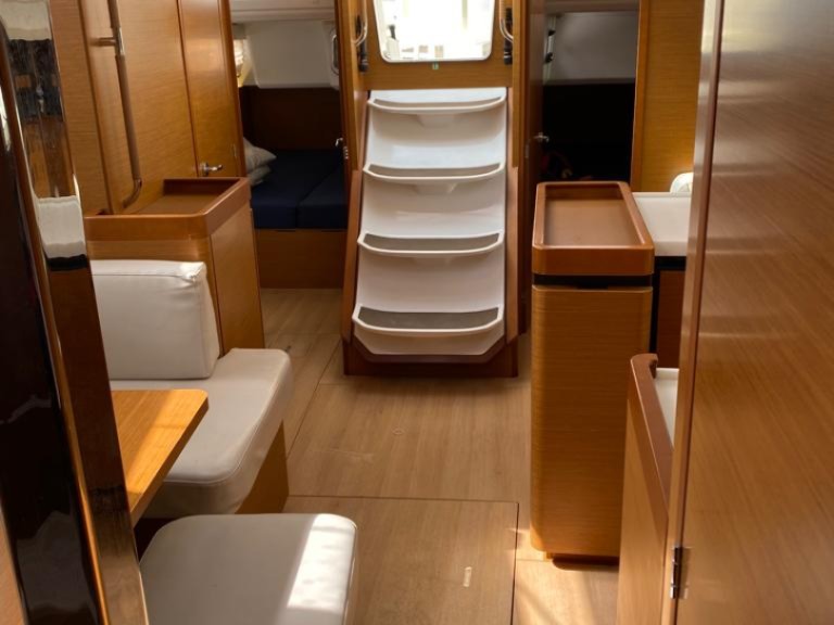 Rent a Jeanneau Sun Odyssey 440 Palma de Mallorca