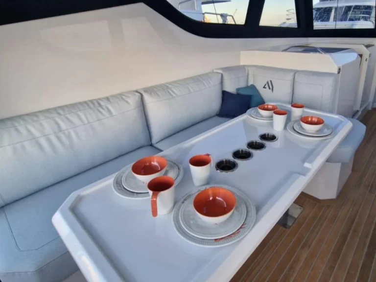 Motorboat for rent Cogolin at the best price