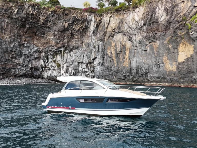 Bareboat Rental Motorboat Jeanneau with a boat licence