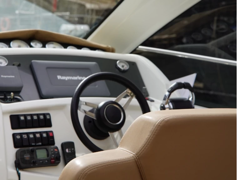 Motorboat rental in Madeira Islands - Jeanneau LEADER 9 HT