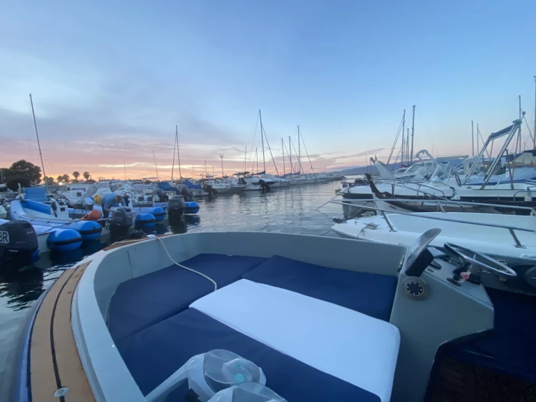 Motorboat for rent Cagliari at the best price