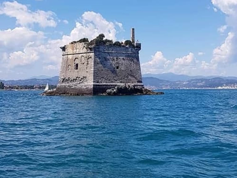 Yacht charter La Spezia cheap Azzura