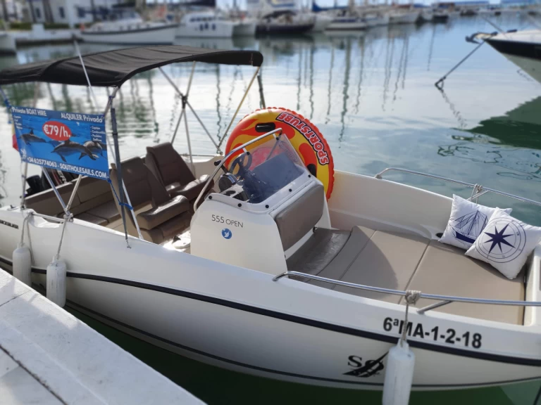 Bareboat Rental Motorboat Quicksilver with a boat licence