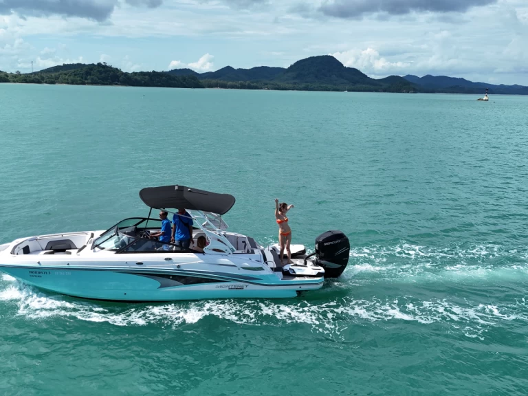 Bareboat Rental Motorboat Monterey with a boat licence