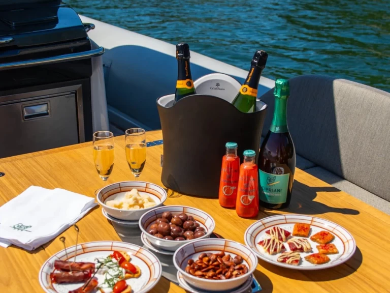 Motorboat rental with or without captain Sacs Phuket (City)