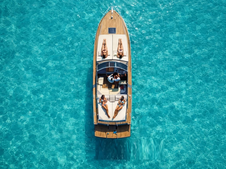 Motorboat rental in Sorrento - Itama Itama 38