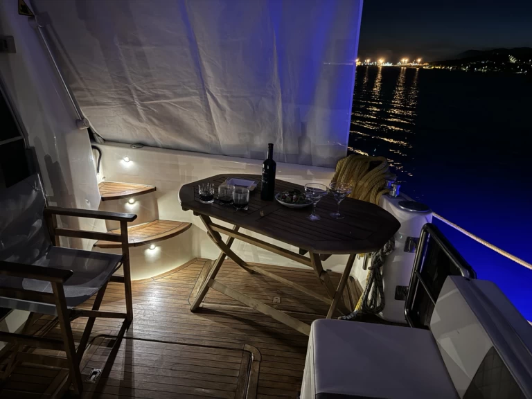 Motorboat for rent Alimos at the best price