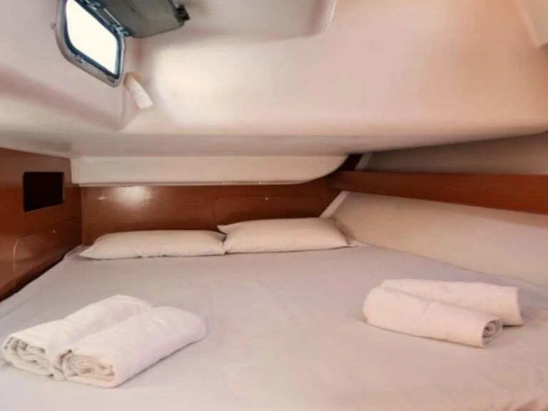 Bareboat Rental Sailboat Bénéteau with a boat licence