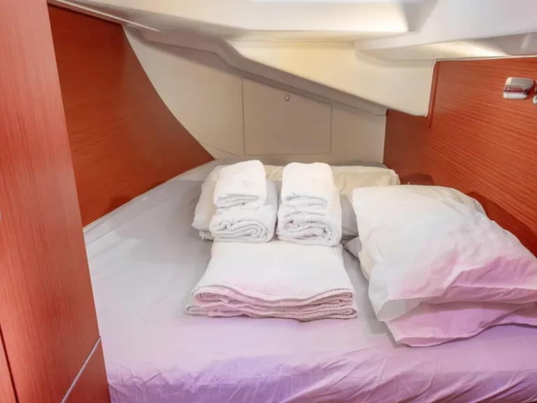 Bareboat Rental Sailboat Hanse with a boat licence