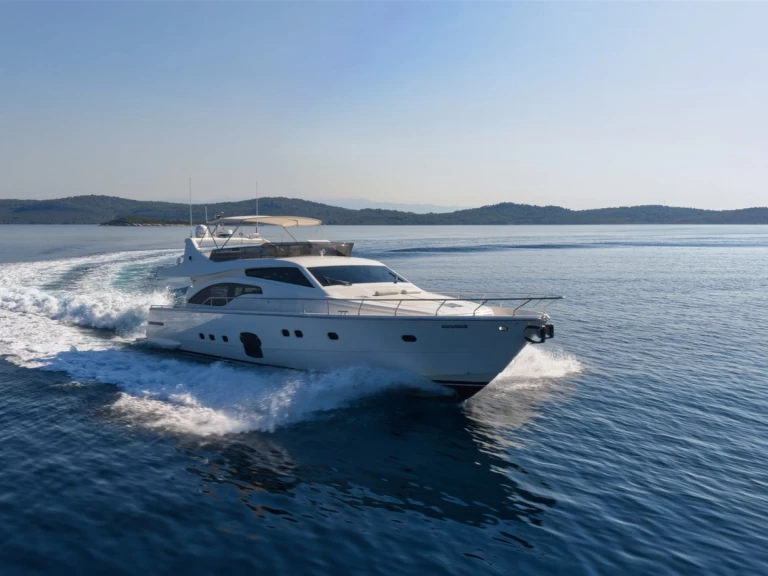 Boat rental Ferretti Ferretti Yachts 681 in Split on Samboat