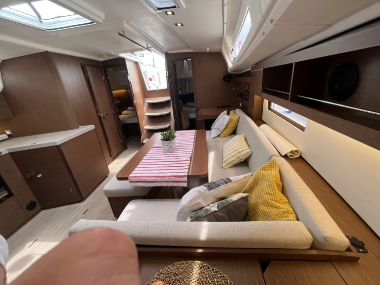 Sailboat for rent Pomer at the best price