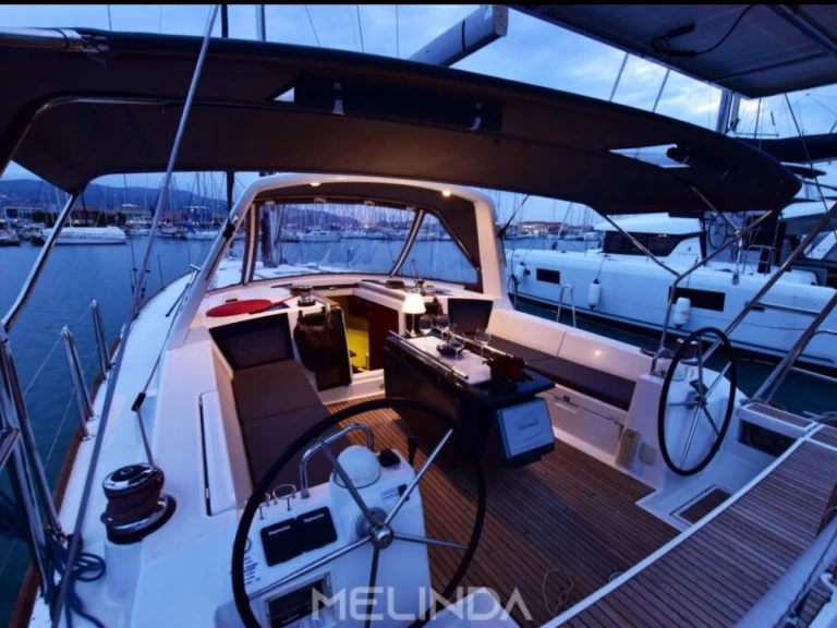 Sailboat for rent Lefkáda at the best price