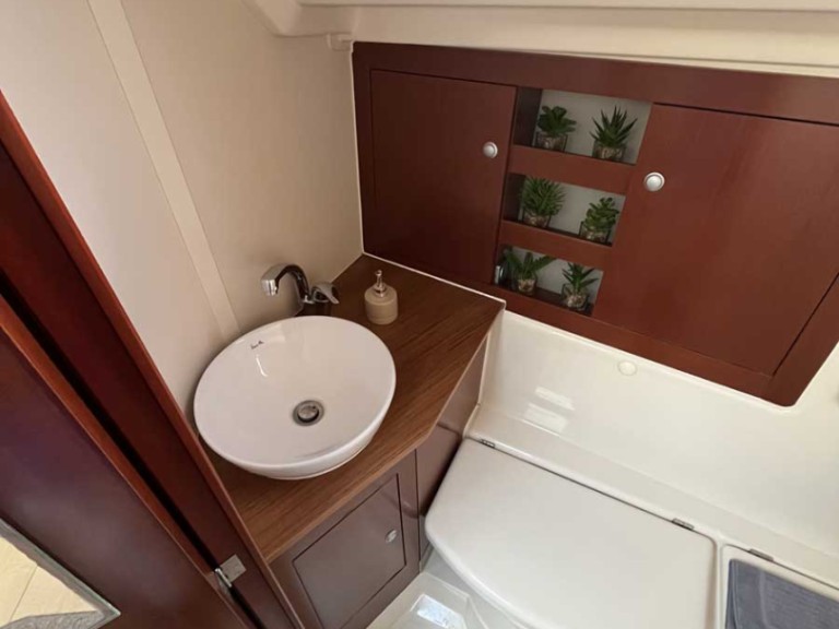 Boat rental Hanse Hanse 385 in Thessaloniki (City) on Samboat