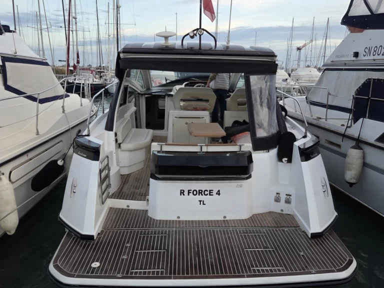 Bénéteau Gran Turismo 40 in Porto-Vecchio on SamBoat