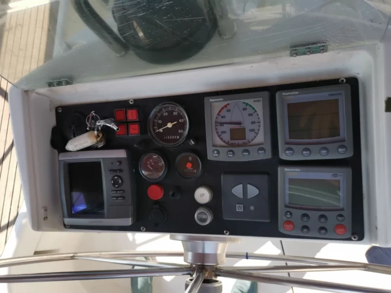Sailboat for rent Lefkáda at the best price