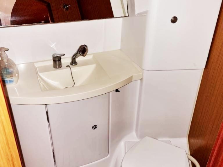 Sailboat for rent Syra at the best price