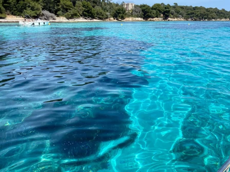 Rent a Bénéteau Flyer 6 SUNdeck Cannes