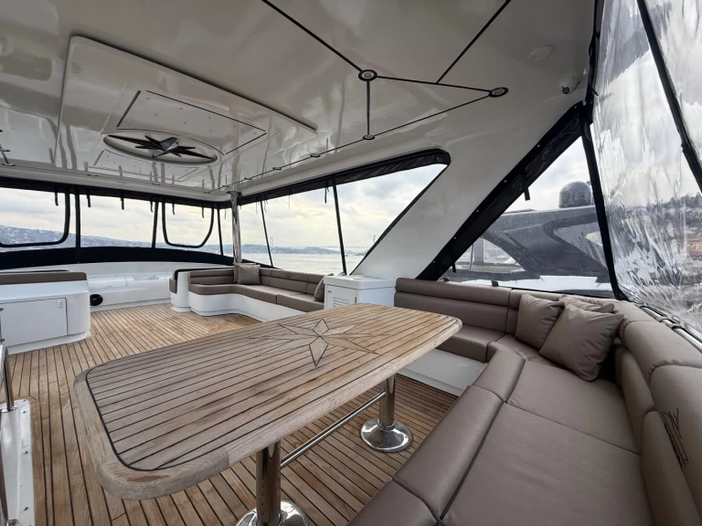 Bareboat Rental Luxury Yacht Custom with a boat licence