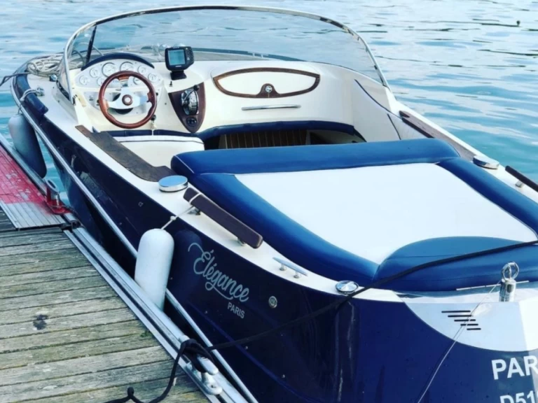 Quicksilver Classic 20 charter bareboat or captained in  Saint-Cloud