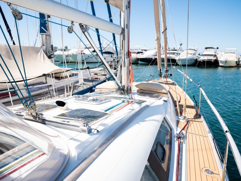 Sailboat rental with or without captain Bénéteau Alimos