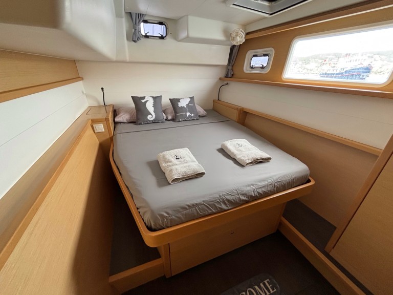 Boat rental Lagoon Lagoon 450 in Santa Eulària des Riu on Samboat