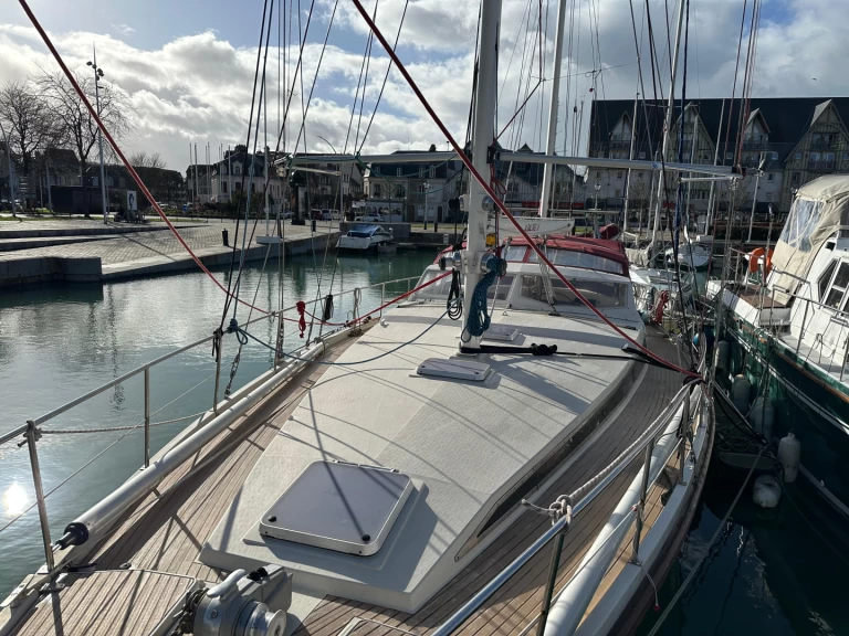 Sailboat rental with or without captain Amel Deauville