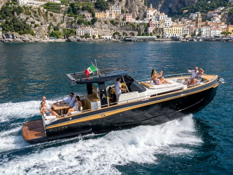 Motorboat for rent Sorrento at the best price