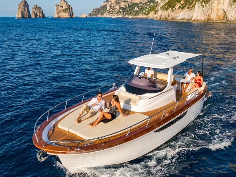 Motorboat for rent Naples at the best price