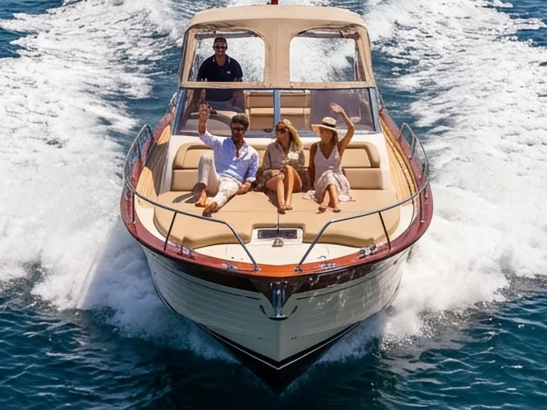 Motorboat for rent Sorrento at the best price