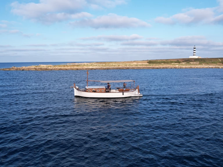 Yacht charter Mahón cheap llaut menorquin