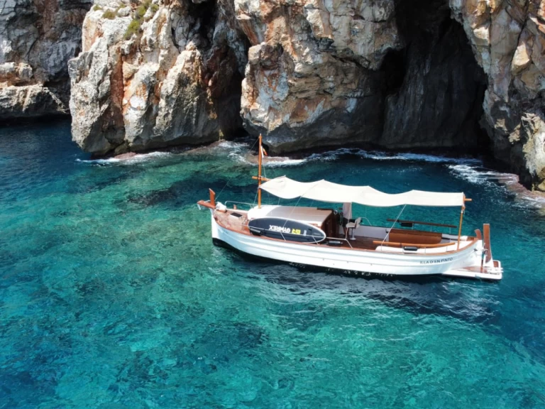 Boat rental Capeador llaut menorquin in Mahón on Samboat