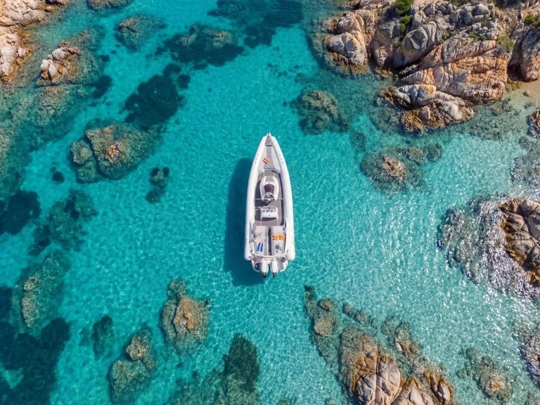 Bareboat Rental Motorboat Panamera with a boat licence