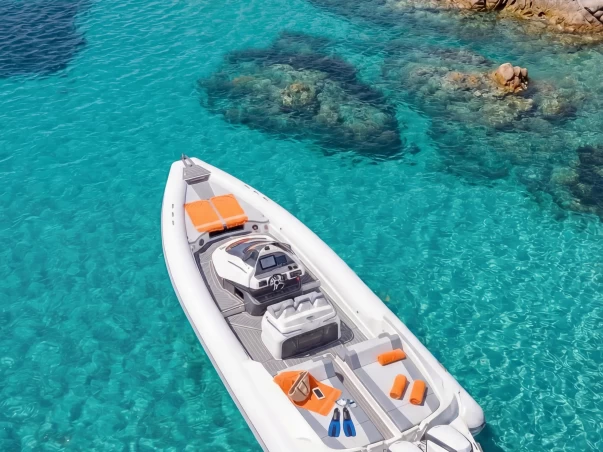 Motorboat for rent Marina di Portisco at the best price